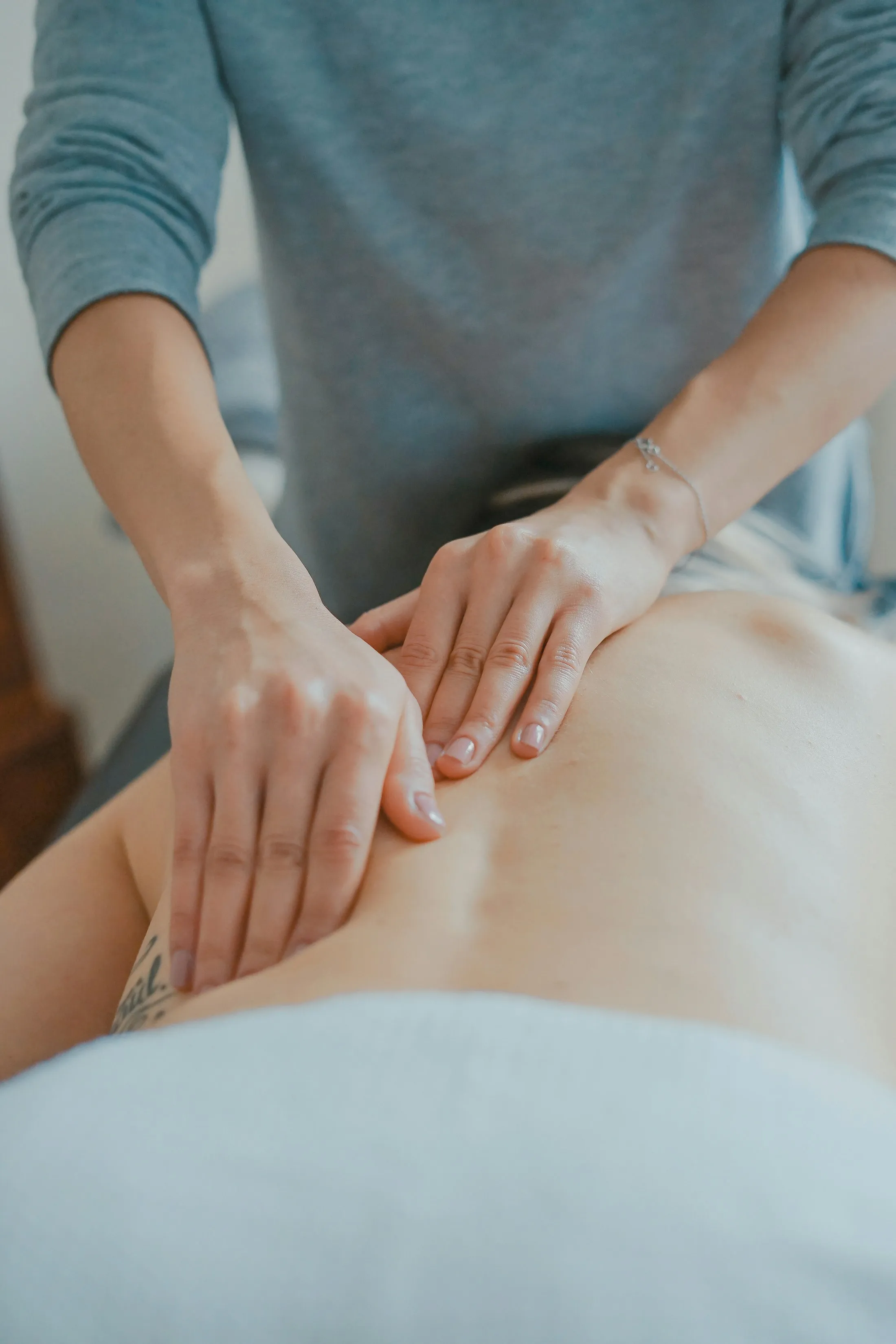 Masaje Arníthia en Viveiro · Rescate y regeneración muscular profunda